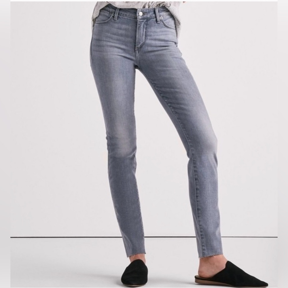Lucky Brand jeans size 0 (waist 25) light grey wash Hayden skinny jeans 🩶🩶